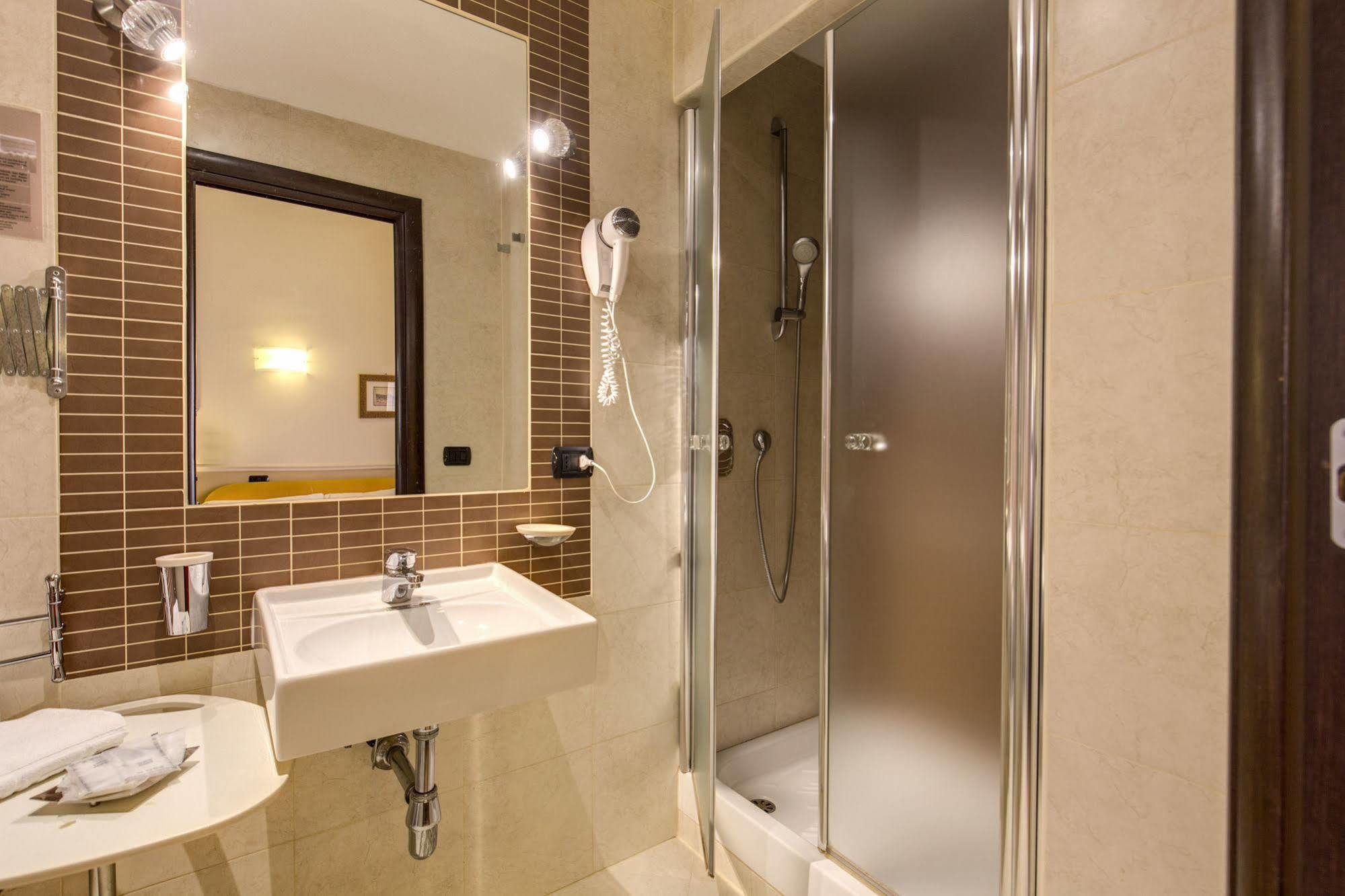 Hotel Everest Inn Rome Bagian luar foto